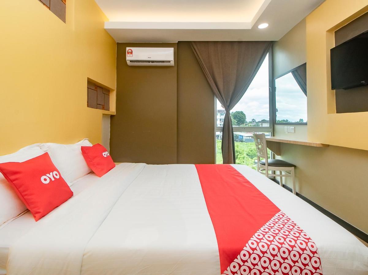 Oyo 90105 Towermas Hotel Сибу Экстерьер фото